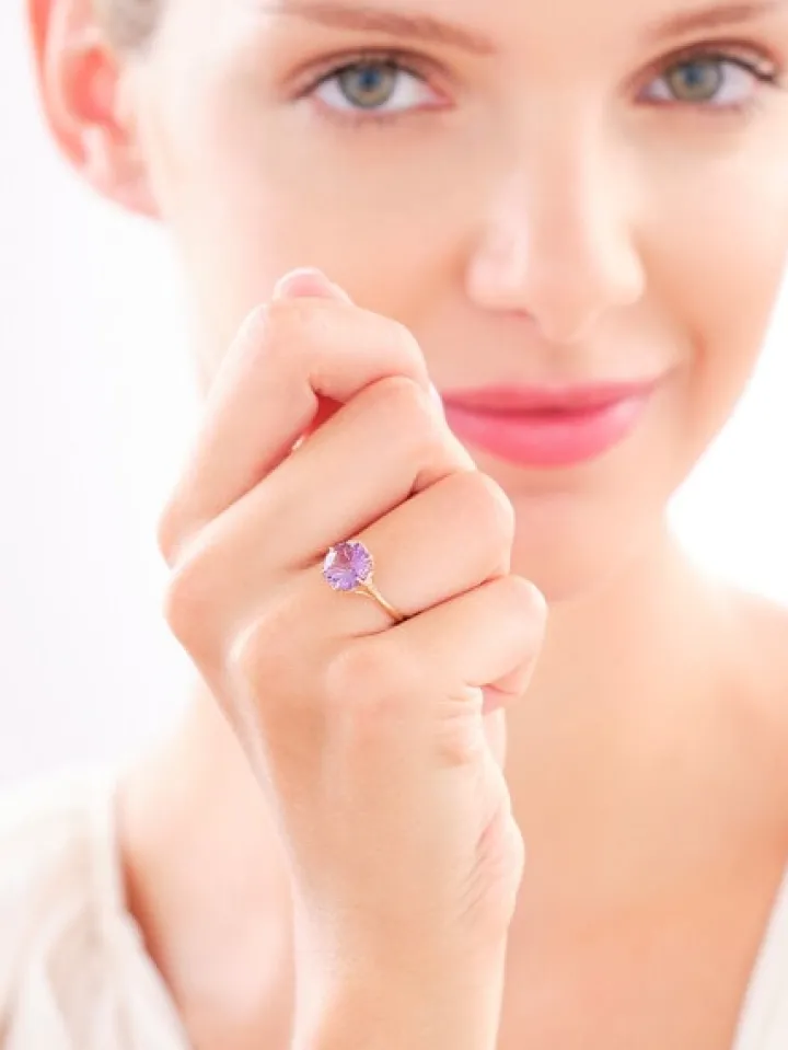Złoty pierścionek z ametystem