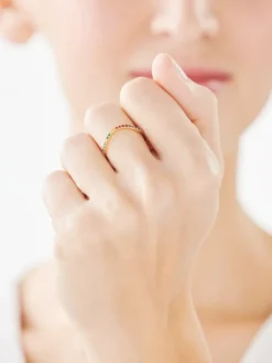 Złoty pierścionek z cyrkoniami