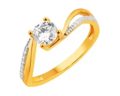 Złoty pierścionek z cyrkoniami