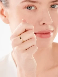 Złoty pierścionek z cyrkonią