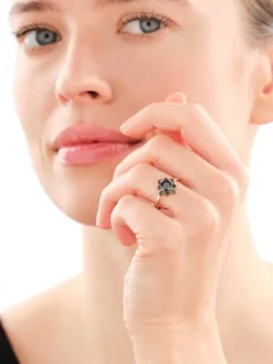 Złoty pierścionek z cyrkoniami