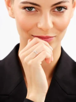 Złoty pierścionek z cyrkoniami - kwiat lotosu