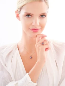 Złoty pierścionek z cyrkoniami