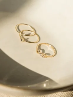 Złoty pierścionek z cyrkoniami - nieskończoność