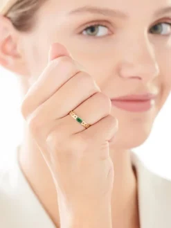 Złoty pierścionek z cyrkonią