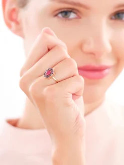 Złoty pierścionek z cyrkoniami