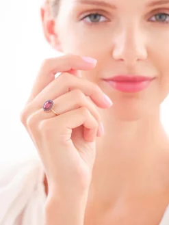 Złoty pierścionek z cyrkoniami