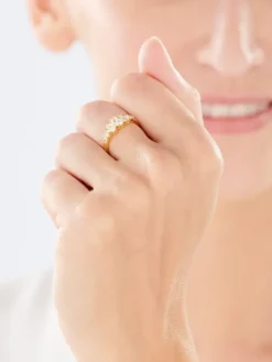 Złoty pierścionek z cyrkoniami