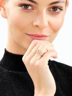 Złoty pierścionek z cyrkoniami