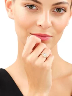 Złoty pierścionek z cyrkoniami