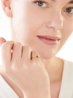 Złoty pierścionek z cyrkonią