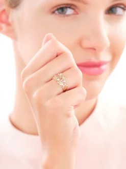 Złoty pierścionek z cyrkoniami - kwiaty