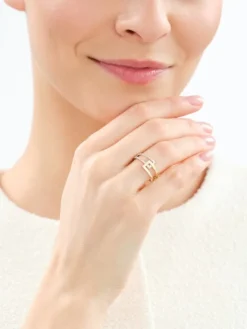 Złoty pierścionek z cyrkoniami