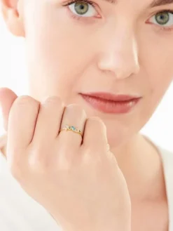 Złoty pierścionek z cyrkoniami