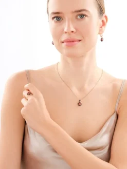 Złoty pierścionek z cyrkoniami