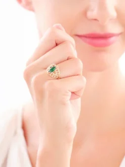 Złoty pierścionek z cyrkonią