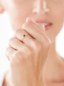 Złoty pierścionek z cyrkonią