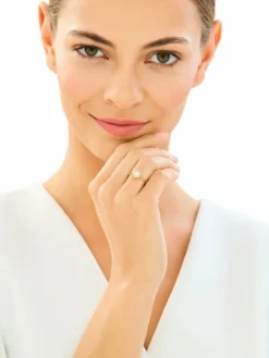 Złoty pierścionek z cyrkonią