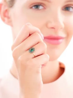 Złoty pierścionek z cyrkoniami