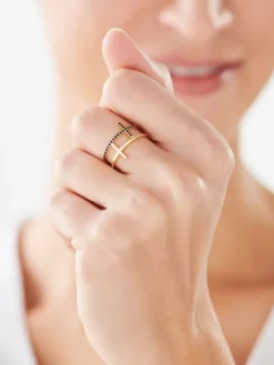 Złoty pierścionek z cyrkoniami - krzyże