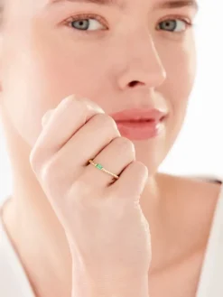 Złoty pierścionek z cyrkonią