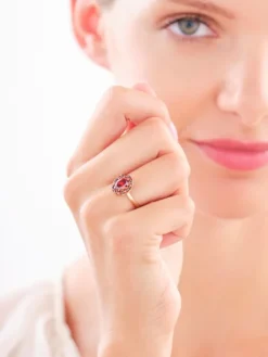 Złoty pierścionek z cyrkoniami