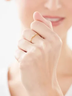 Złoty pierścionek z cyrkoniami