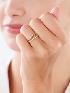 Złoty pierścionek z cyrkoniami