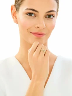 Złoty pierścionek z cyrkoniami