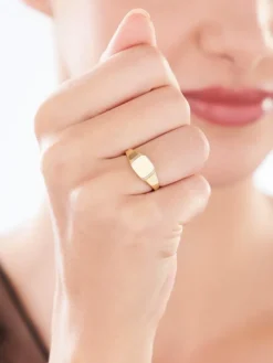 Złoty pierścionek z cyrkoniami - sygnet