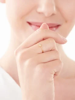 Złoty pierścionek z cyrkonią - gwiazda