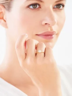 Złoty pierścionek z cyrkonią