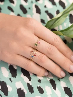 Złoty pierścionek z cyrkonią