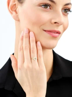 Złoty pierścionek z cyrkoniami - serce