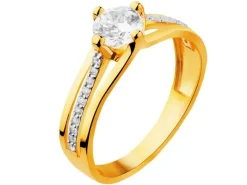 Złoty pierścionek z cyrkoniami
