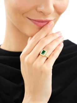 Złoty pierścionek z cyrkonią