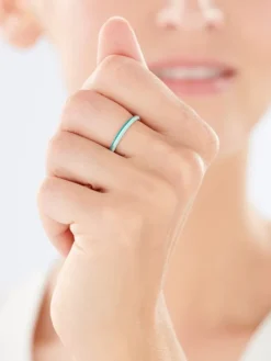 Złoty pierścionek z emalią