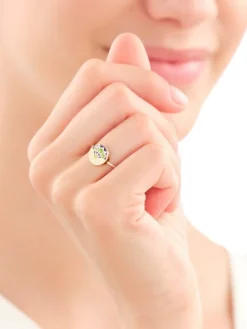 Złoty pierścionek z emalią