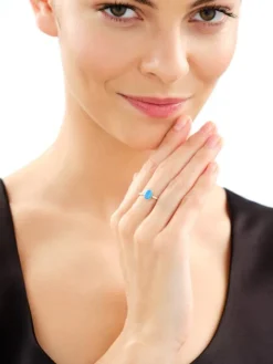 Złoty pierścionek z opalitem