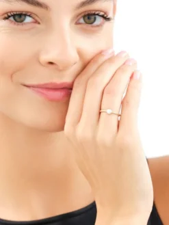 Złoty pierścionek z opalitem