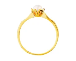 Złoty pierścionek z perłą
