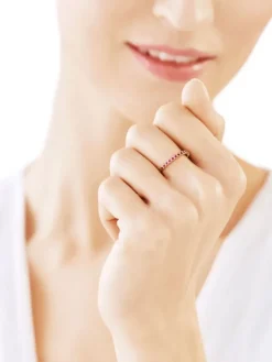 Złoty pierścionek z rubinami syntetycznymi