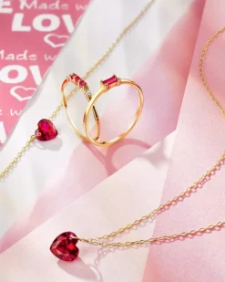 Złoty pierścionek z rubinem syntetycznym