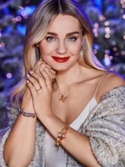 Złoty pierścionek z rubinem syntetycznym