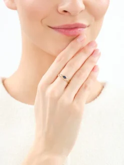 Złoty pierścionek z szafirem syntetycznym i cyrkoniami