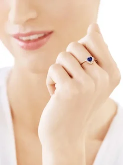 Złoty pierścionek z szafirem syntetycznym i cyrkoniami - serce