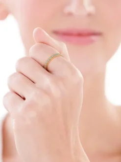 Złoty pierścionek z turkusami syntetycznymi